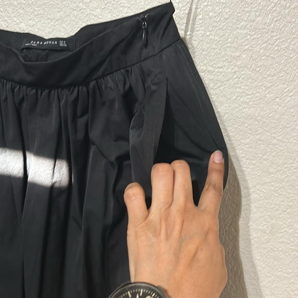 Zara black midi skirt - Picture 2 of 3